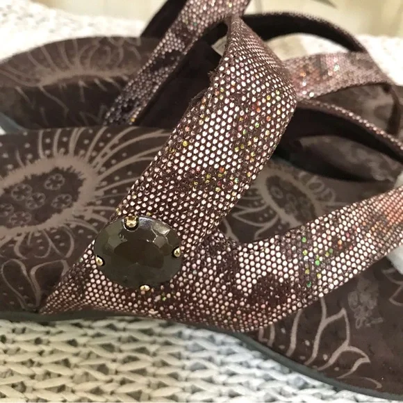 NIB Vionic Cocoa Sandals in Bronze Snake - Picture 9 of 16